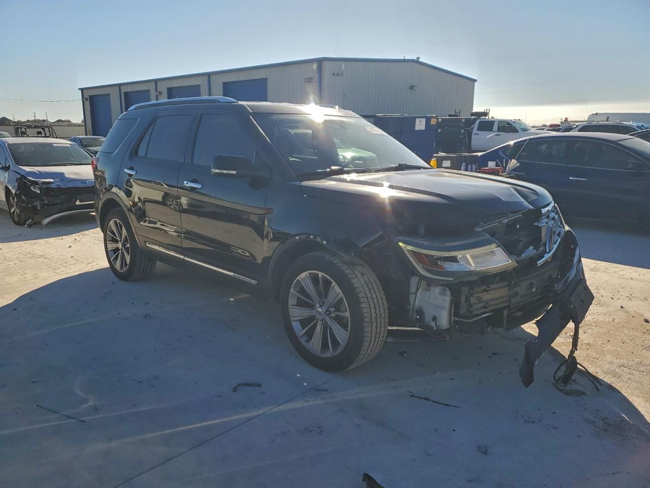 Ford Explorer Limited Image 3