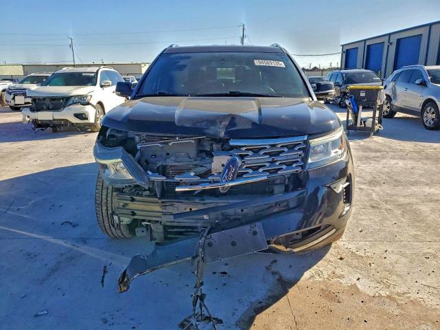 Ford Explorer Limited Image 5