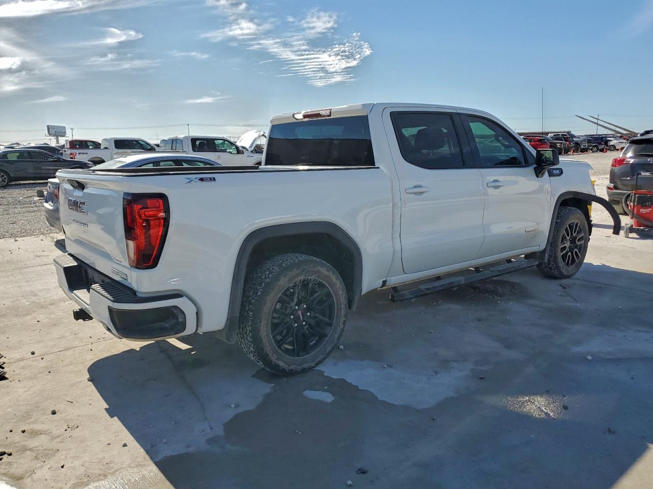 GMC Sierra K1500 Elevation Image 2