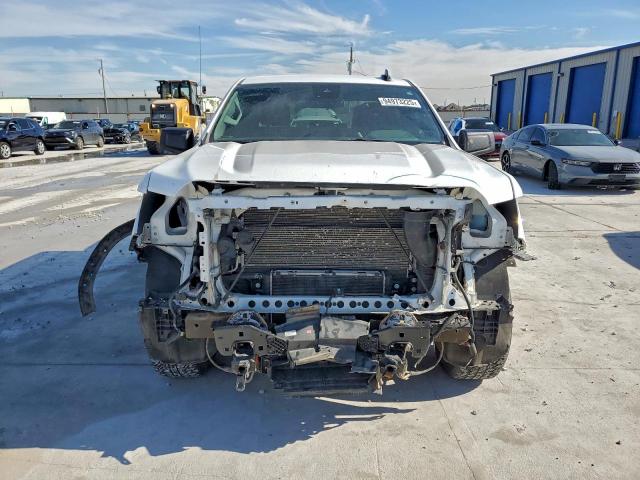 GMC Sierra K1500 Elevation Image 4