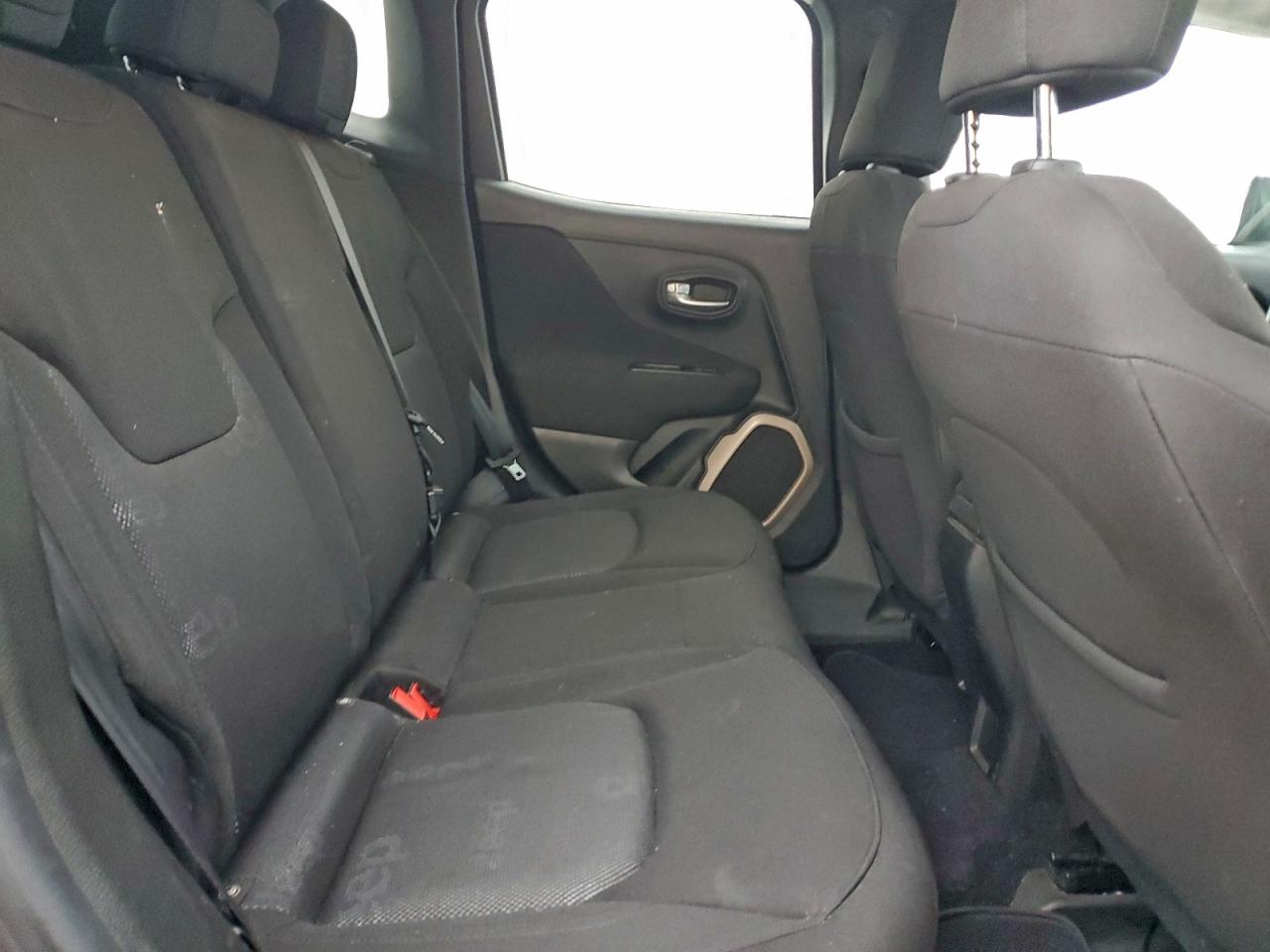 Jeep Renegade Latitude Image 4
