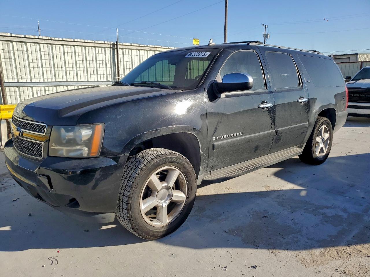 Chevrolet Suburban C1500 Image 1