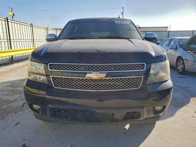 Chevrolet Suburban C1500 Image 7