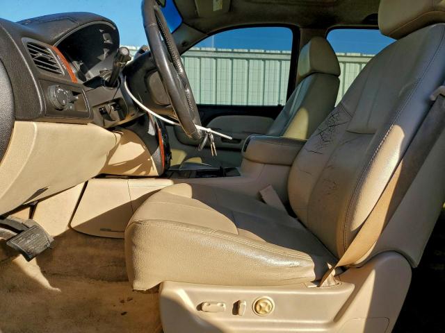 Chevrolet Suburban C1500 Image 10