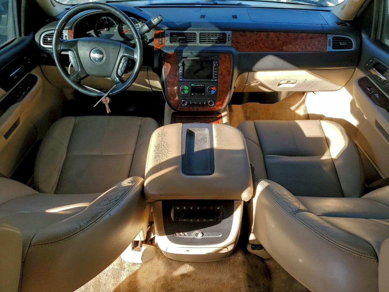 Chevrolet Suburban C1500 Image 11