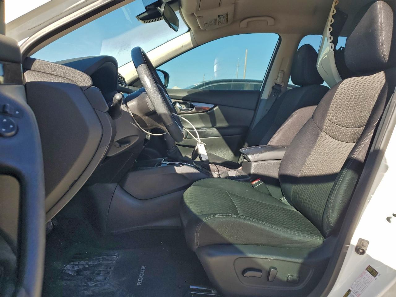 Nissan Rogue S Image 13