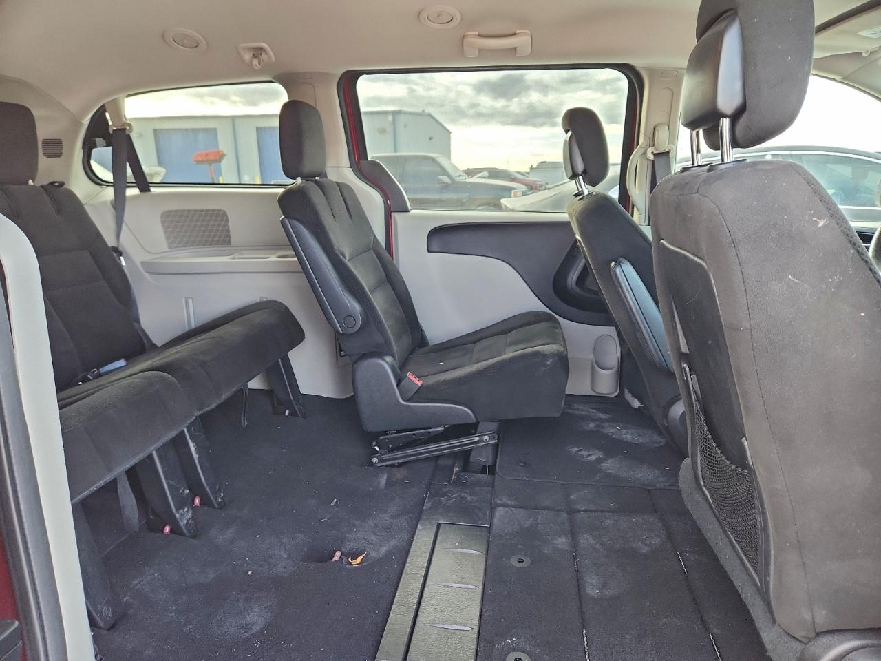 Dodge Caravan Sxt Image 8