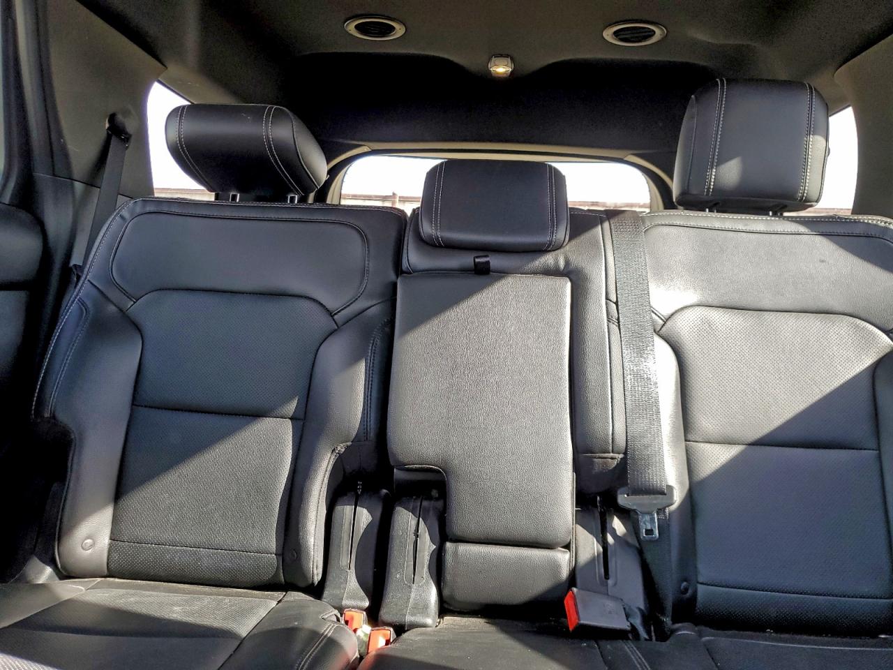 Ford Explorer Limited Image 13