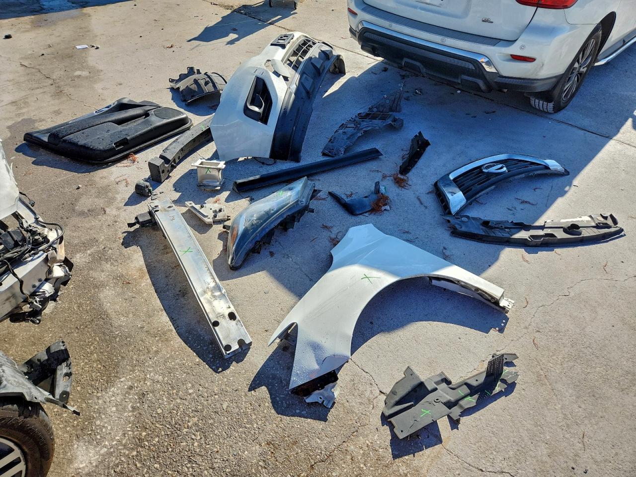 Nissan Pathfinder S Image 10