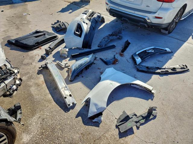 Nissan Pathfinder S Image 10