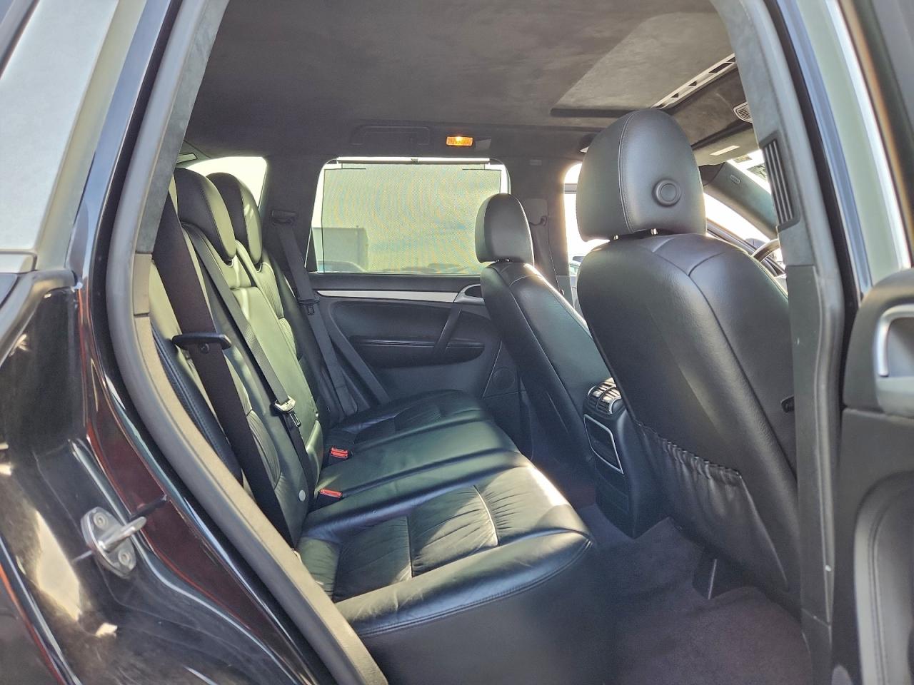 Porsche Cayenne Turbo Image 11