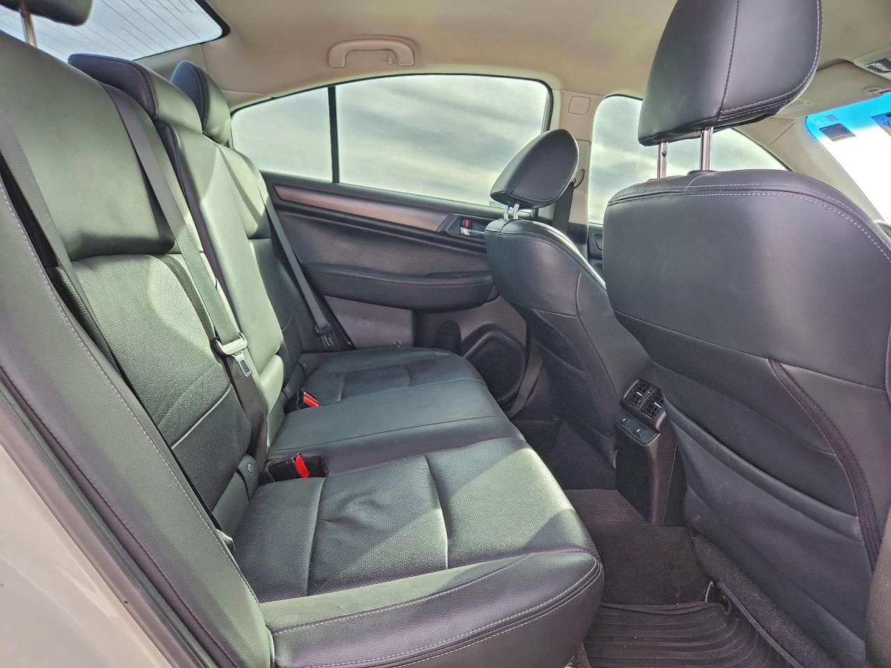 Subaru Legacy 2.5i Limited Image 6