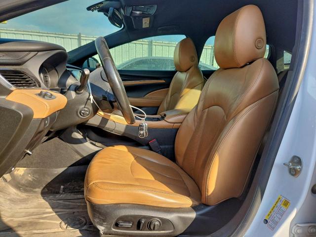 Buick LaCrosse Essence Image 3