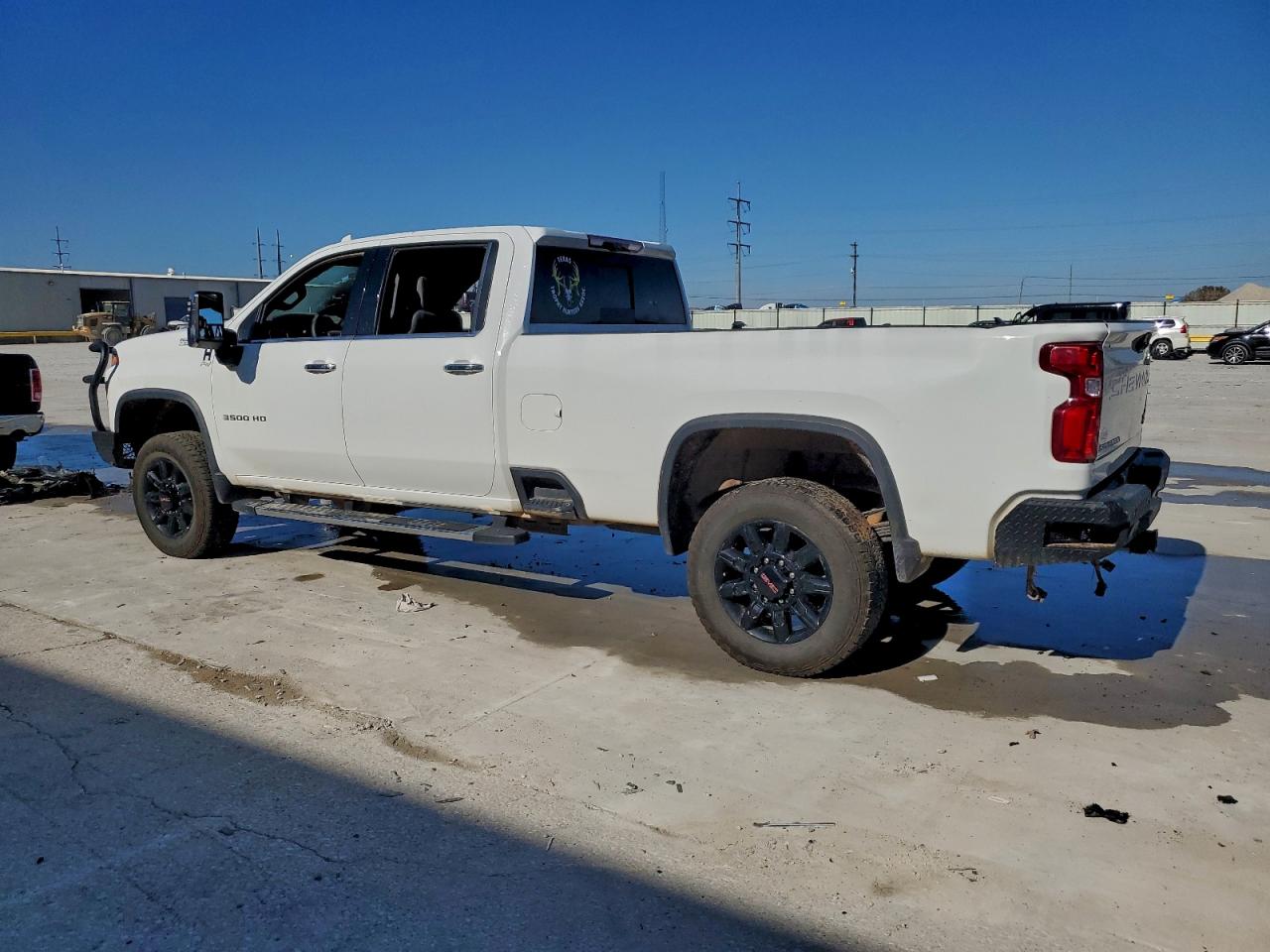 Chevrolet Silverado K3500 High Country Image 3