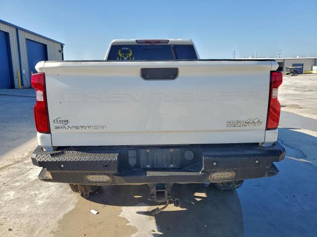Chevrolet Silverado K3500 High Country Image 9