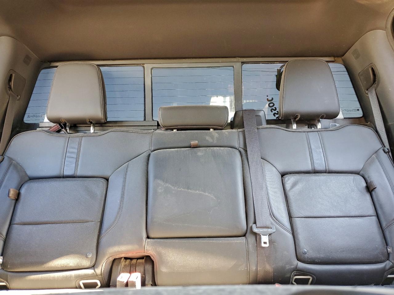 Chevrolet Silverado K3500 High Country Image 14