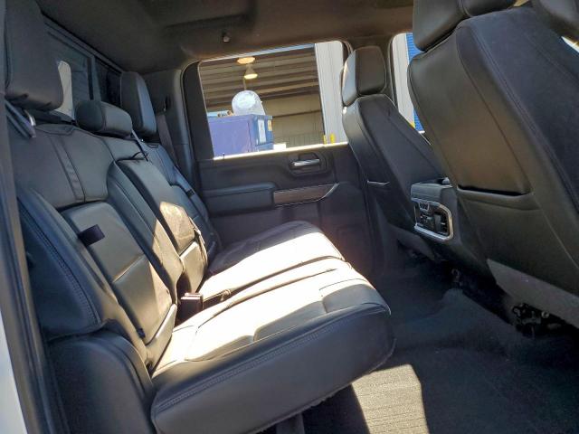 Chevrolet Silverado K3500 High Country Image 10