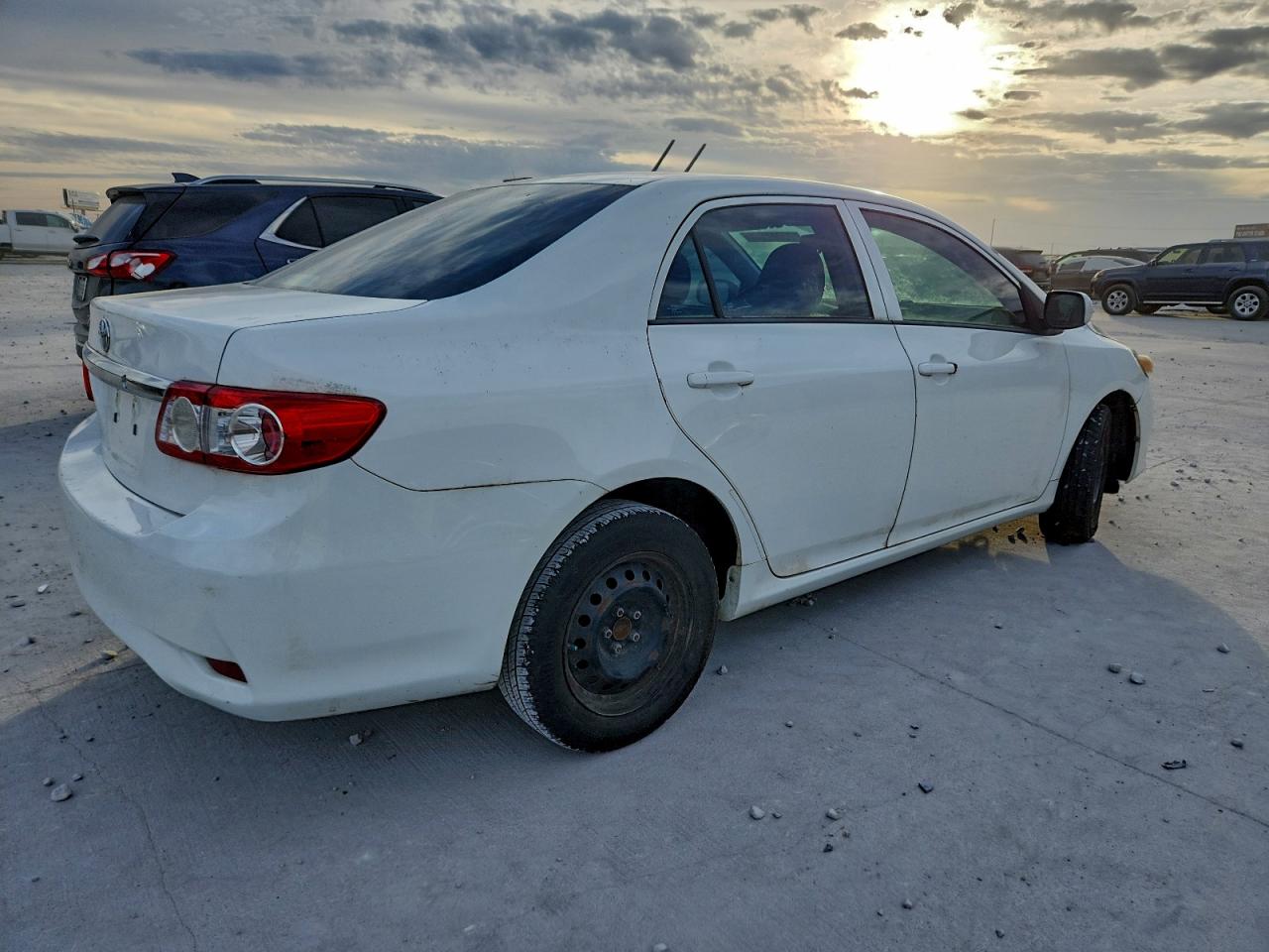 Toyota Corolla Base Image 6