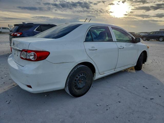 Toyota Corolla Base Image 6