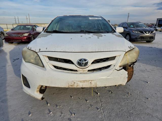 Toyota Corolla Base Image 2