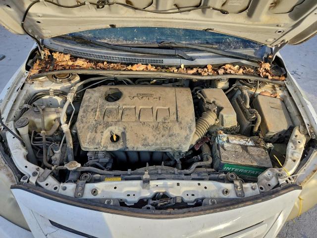 Toyota Corolla Base Image 11