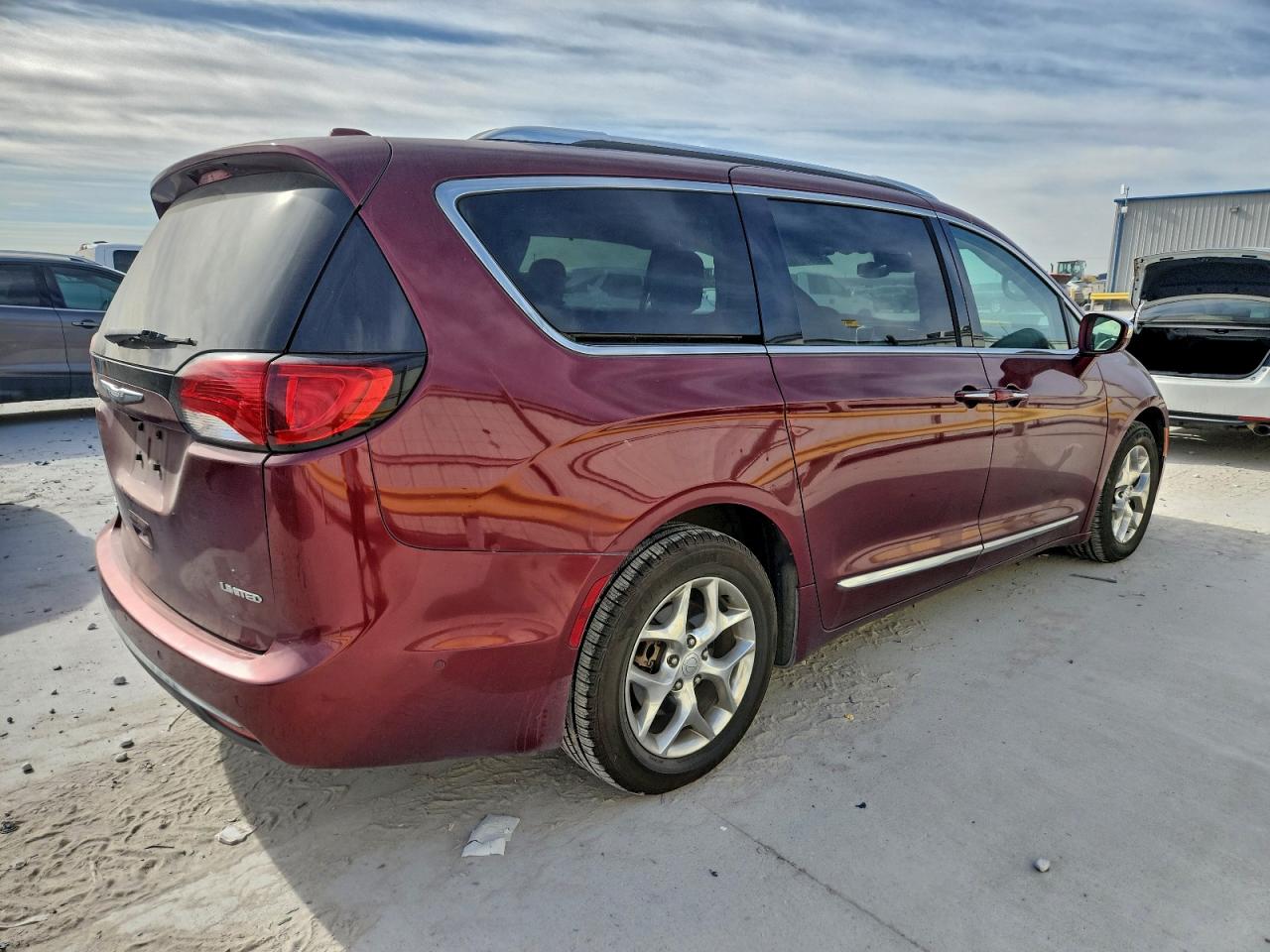 Chrysler Pacifica Limited Image 10