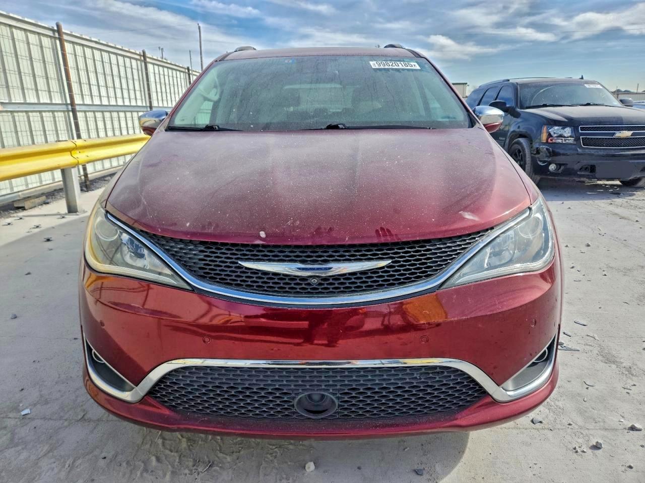 Chrysler Pacifica Limited Image 2