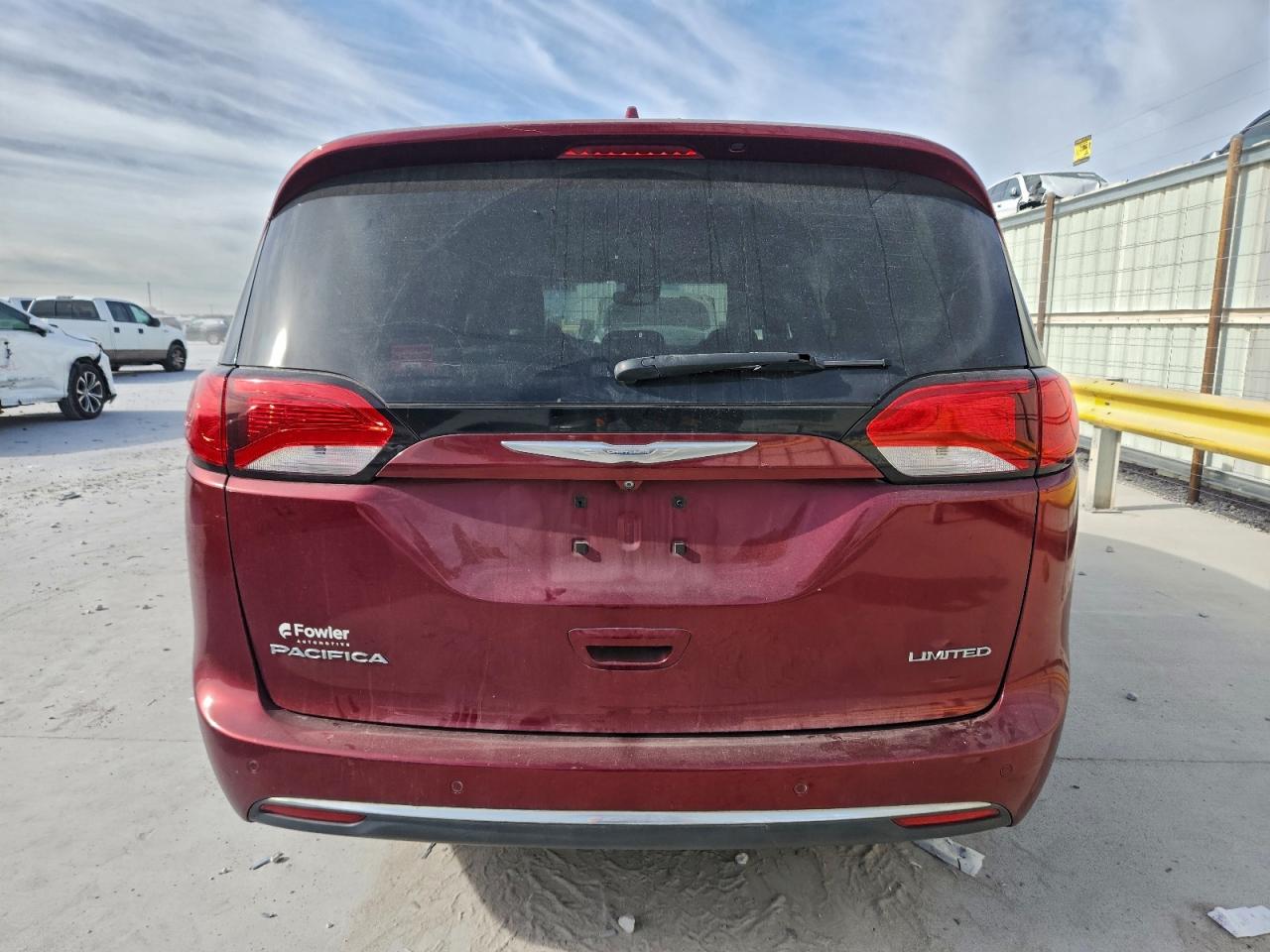 Chrysler Pacifica Limited Image 12