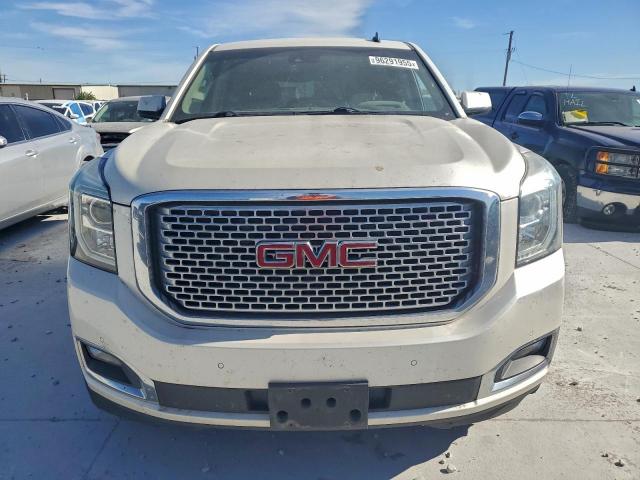GMC Yukon Denali Image 8