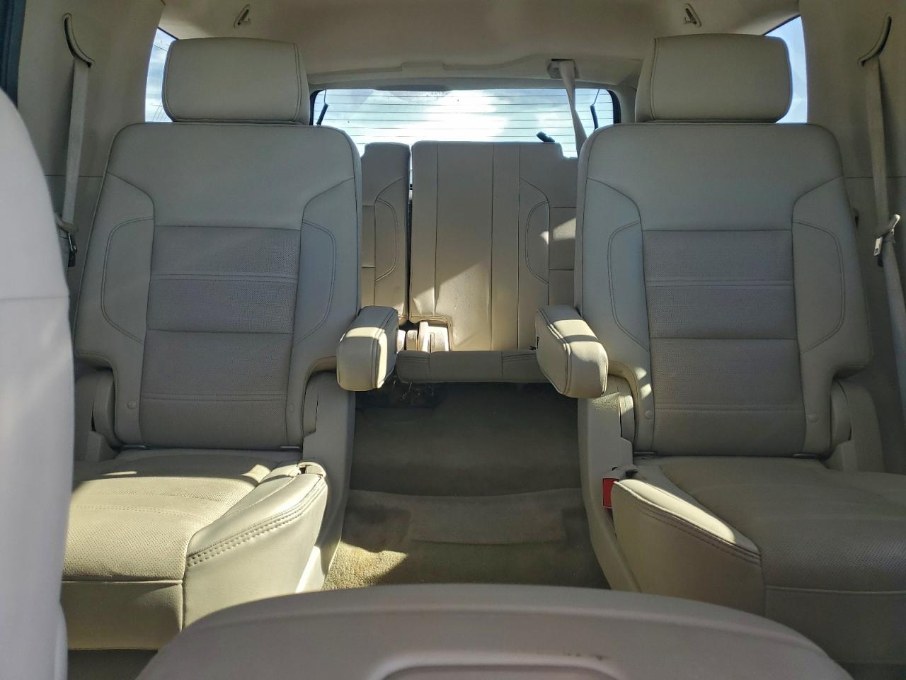 GMC Yukon Denali Image 13