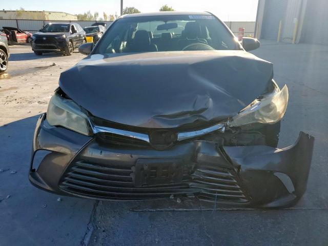 Toyota Camry Le Image 9