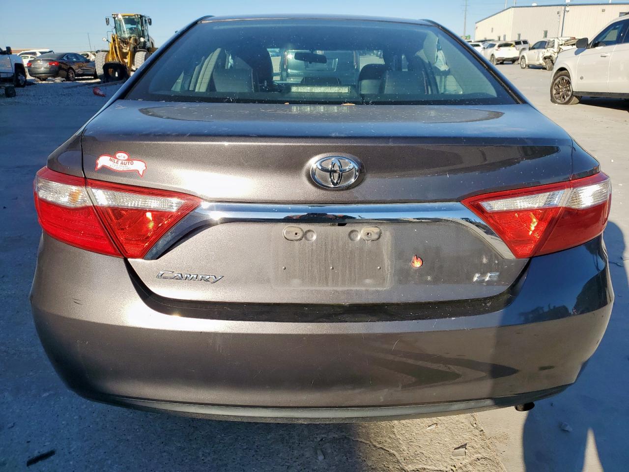 Toyota Camry Le Image 10