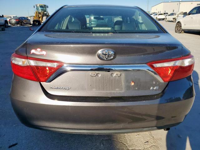 Toyota Camry Le Image 10