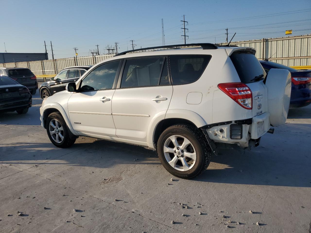 Toyota RAV4 Limited Image 3