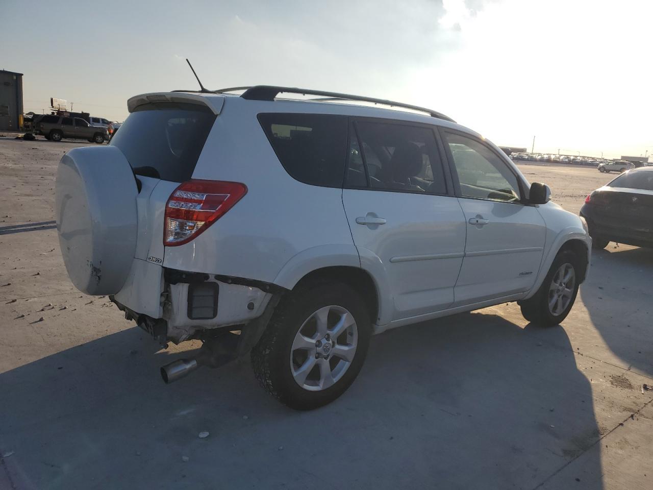 Toyota RAV4 Limited Image 2