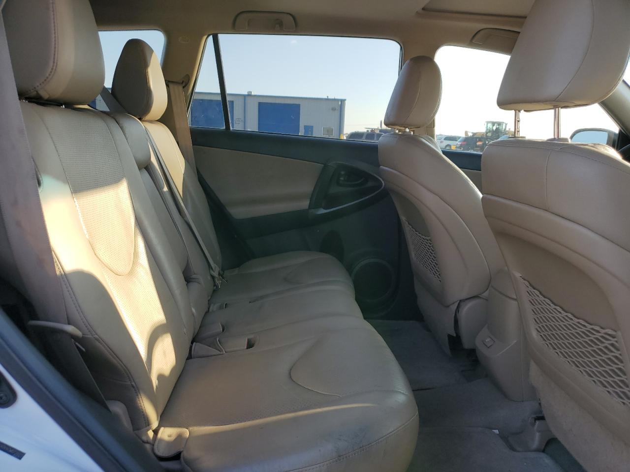 Toyota RAV4 Limited Image 7