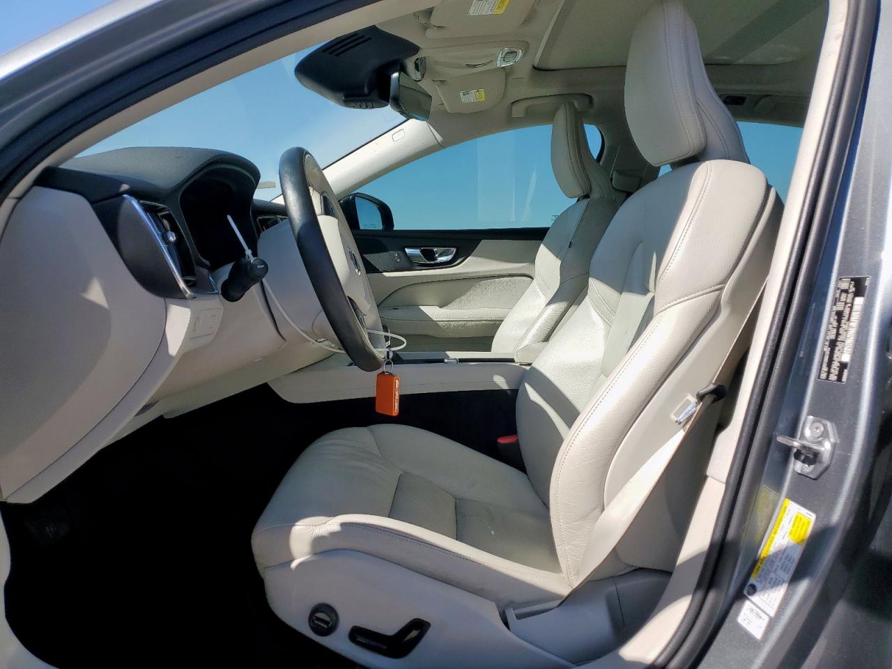 Volvo S60 T5 Momentum Image 12