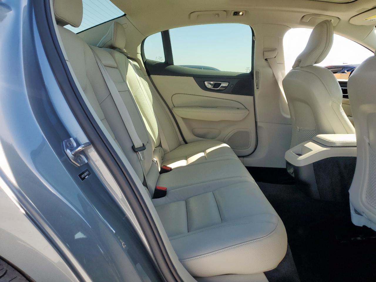 Volvo S60 T5 Momentum Image 10