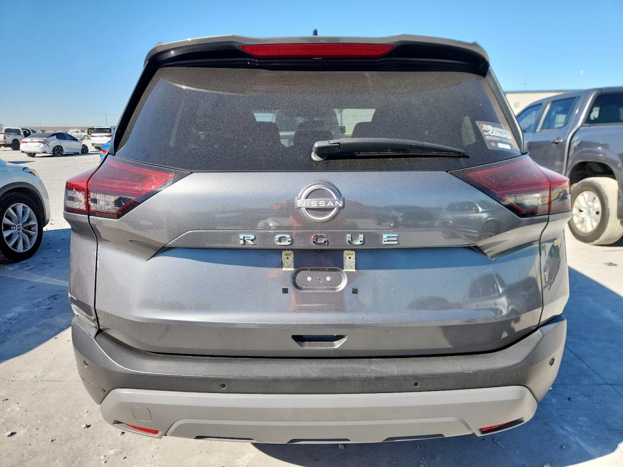 Nissan Rogue S Image 6