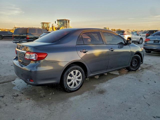 Toyota Corolla Base Image 8