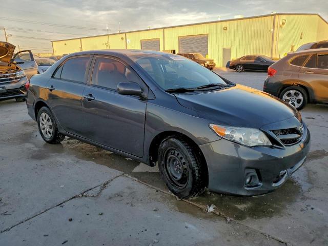 Toyota Corolla Base Image 10