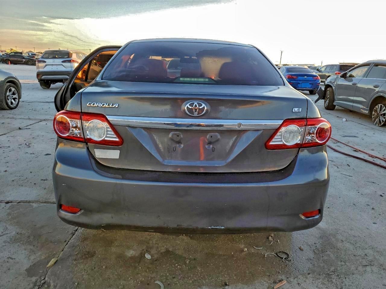 Toyota Corolla Base Image 11