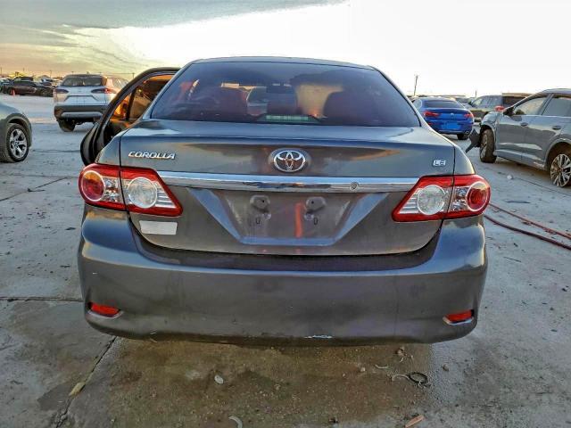 Toyota Corolla Base Image 11