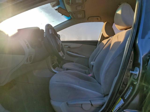 Toyota Corolla Base Image 9