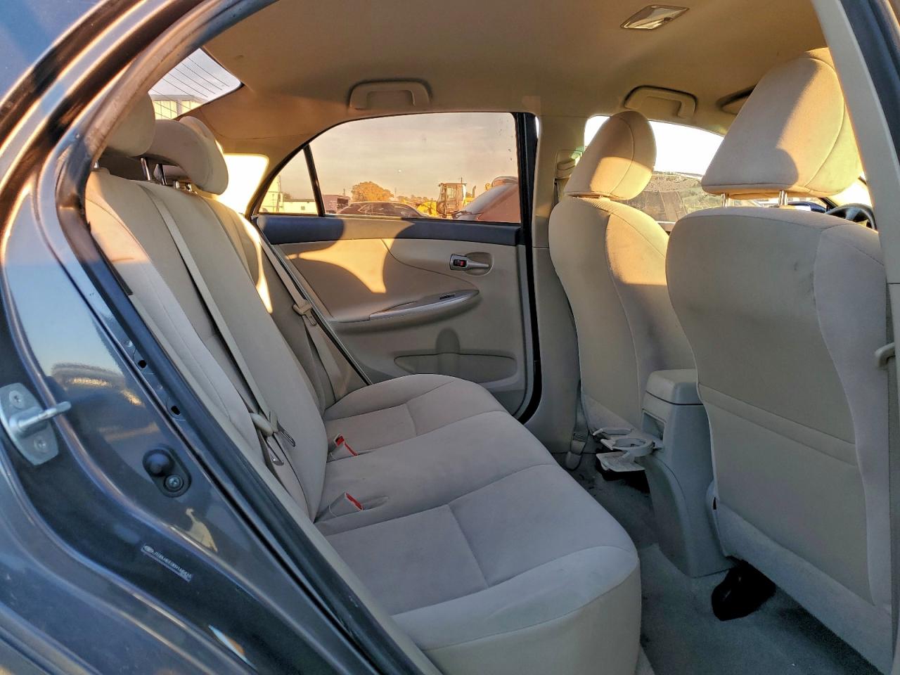 Toyota Corolla Base Image 12