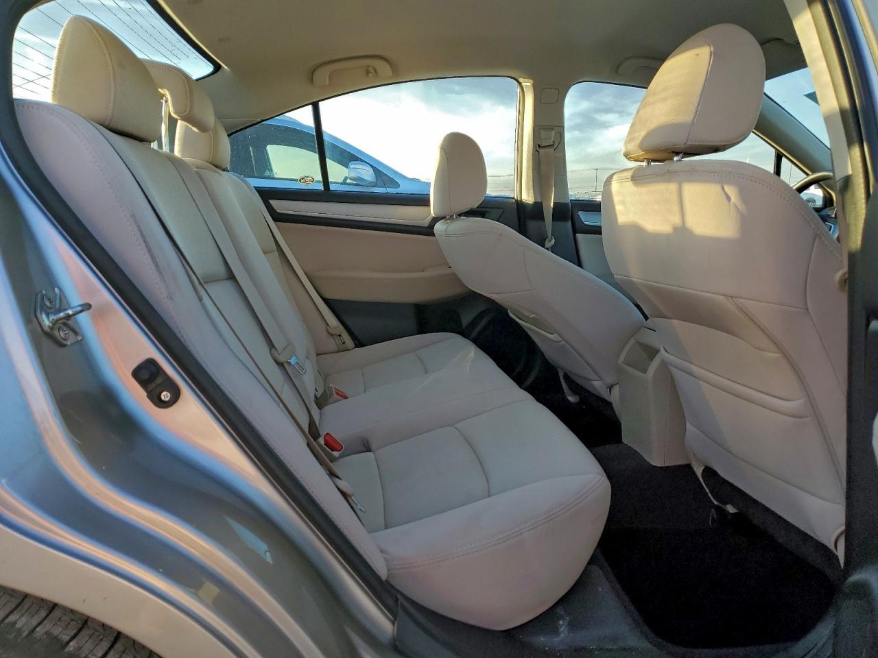 Subaru Legacy 2.5i Image 11