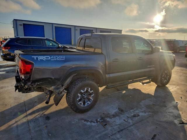 Toyota Tacoma Double Cab Image 4
