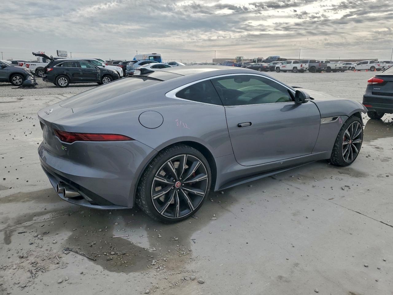 Jaguar F-TYPE R Image 7