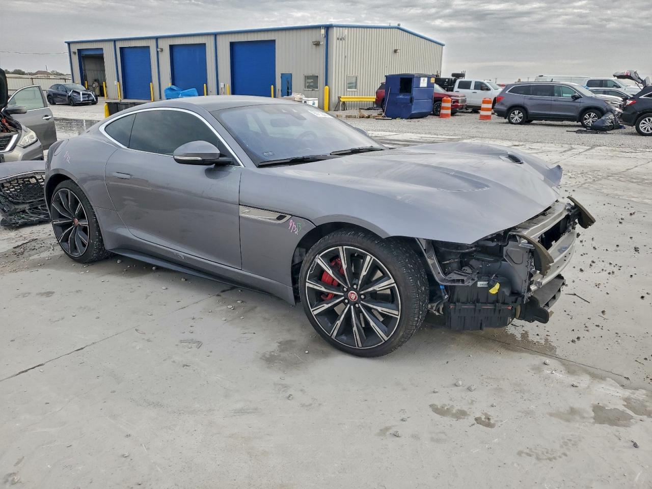 Jaguar F-TYPE R Image 8