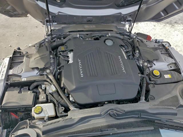 Jaguar F-TYPE R Image 11